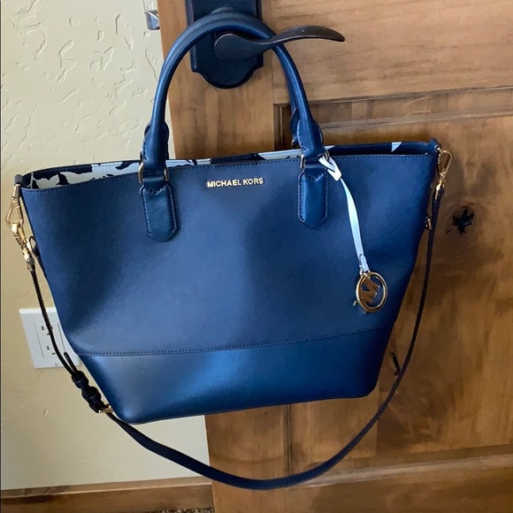 Michael Kors Handbags - Micheal Kors hardly used